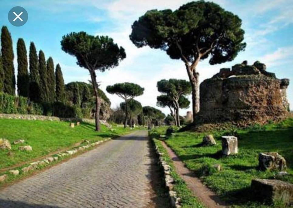 Basilica San Giovanni Appia Antica A Casa Di Amici Róma Kültér fotó